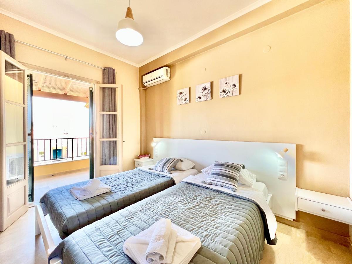 Beachfront Bellevue By Dadovillas Villa