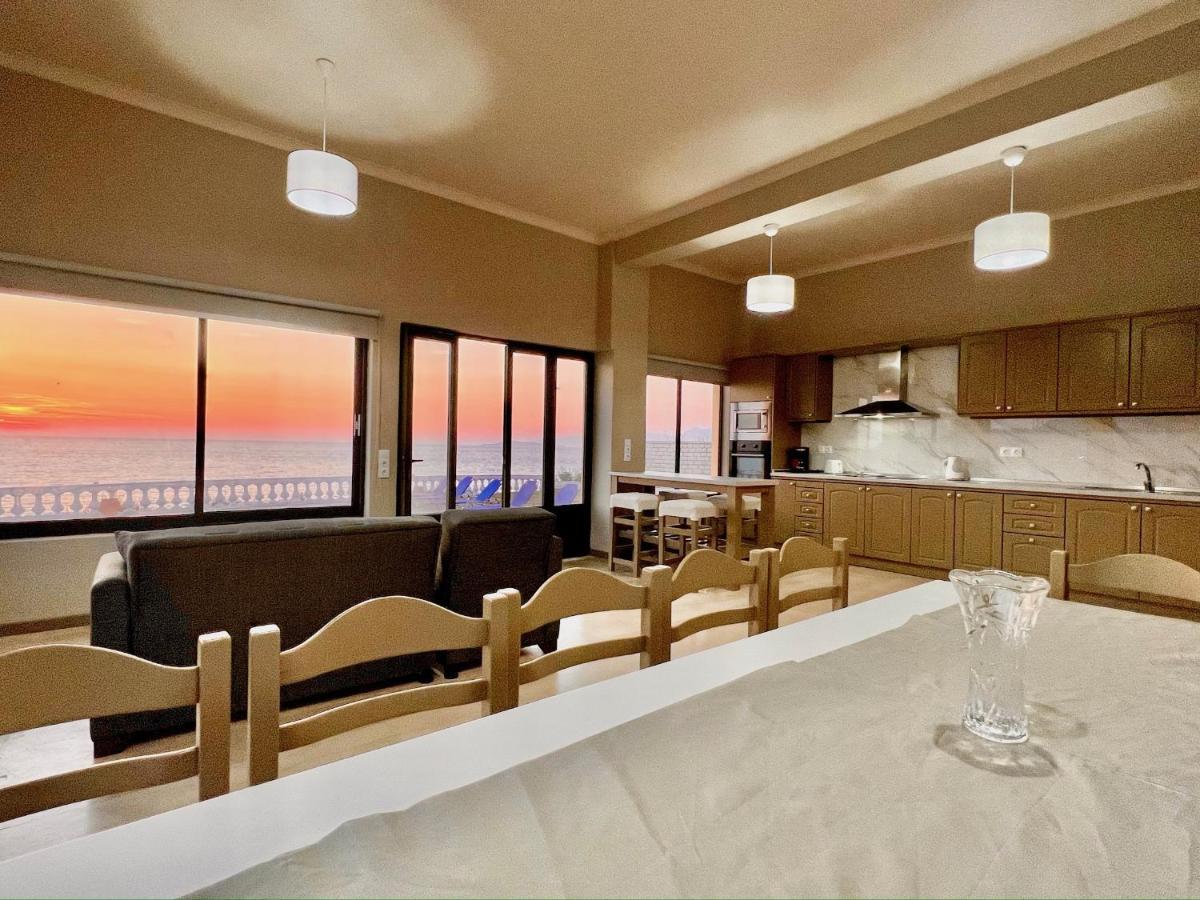 Beachfront Bellevue By Dadovillas *