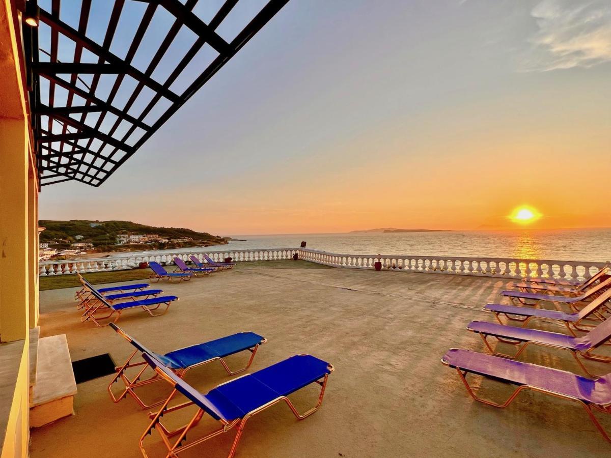 Beachfront Bellevue By Dadovillas Villa *